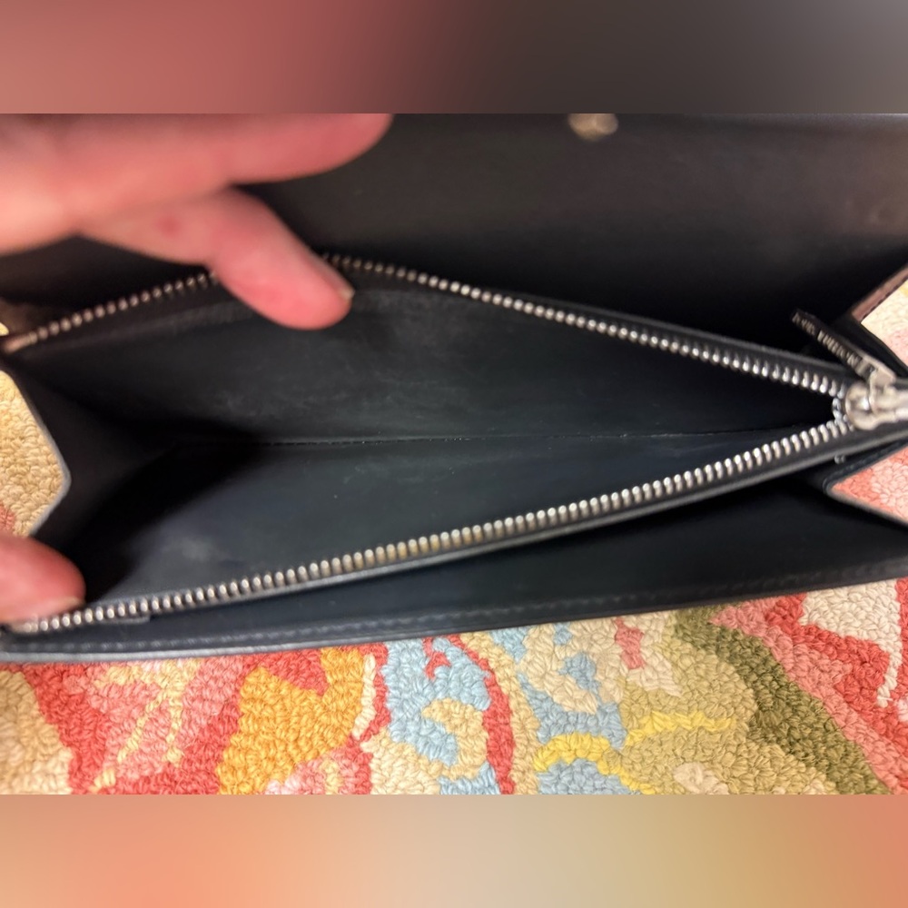 SOLD LOUIS VUITTON Metallic Monogram Vernis Sarah Long Bi-Fold Wallet - Picture 13 of 16